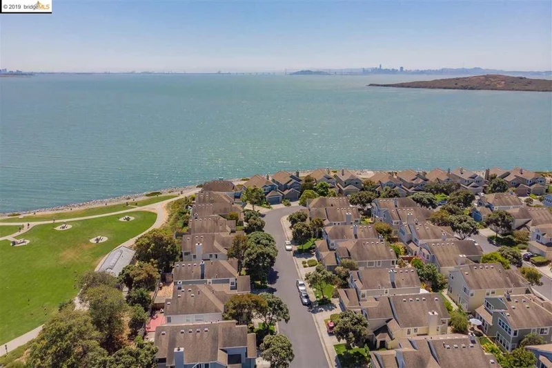 43 Harbor View Dr, Richmond, CA 94804