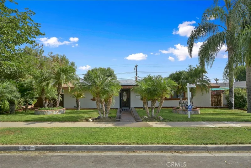 909 Alta Loma, Corona, CA 92882