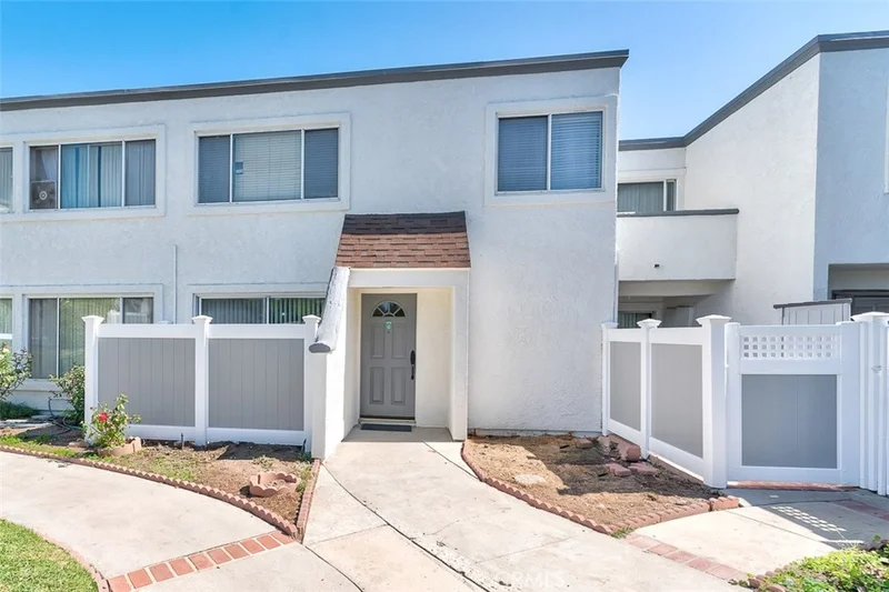 18535 Mayall #C, Northridge, CA 91324