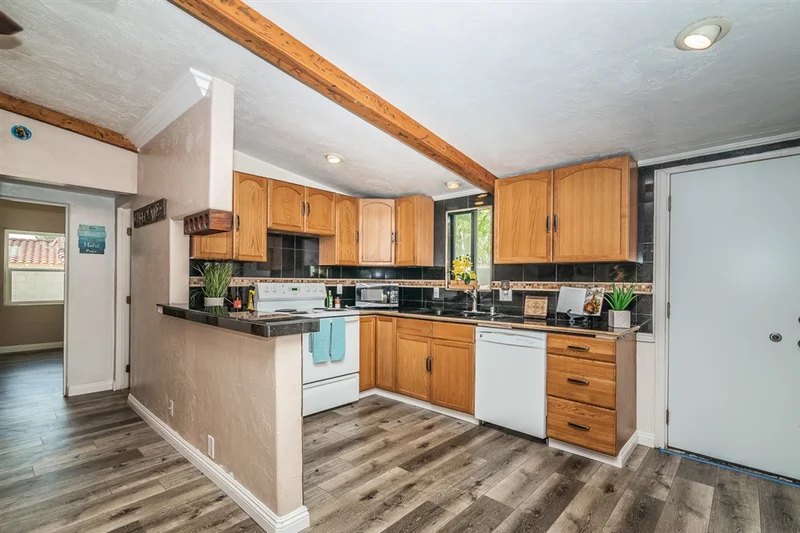 3024 Buena Creek Rd, Vista, CA 92084