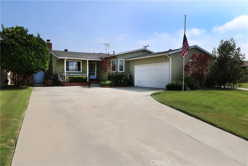 6131 Capetown, Lakewood, CA 90713