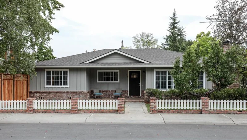 859 Barron, Palo Alto, CA 94306