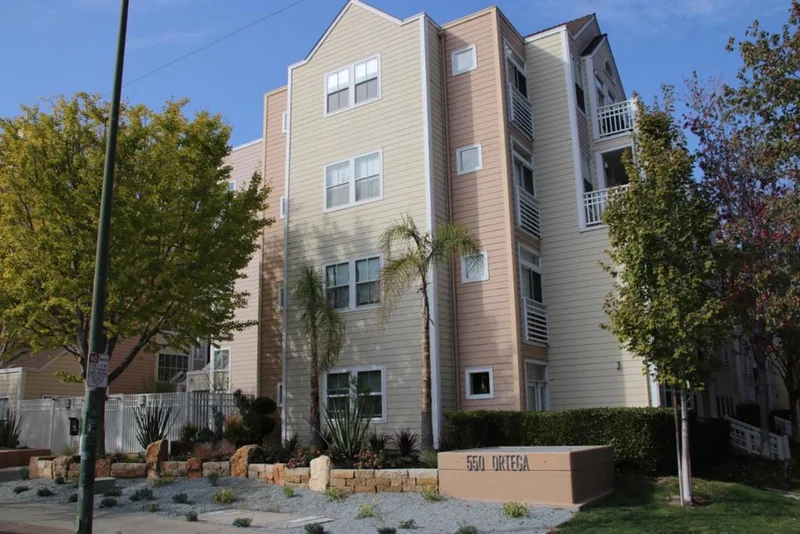 550 Ortega #B423, Mountain View, CA 94040