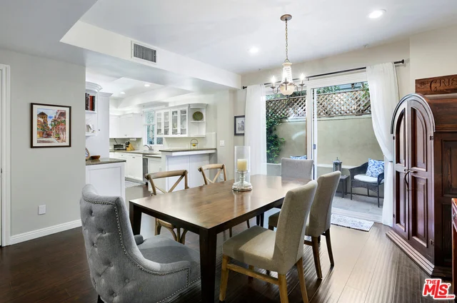 11824 Darlington #103, Los Angeles, CA 90049