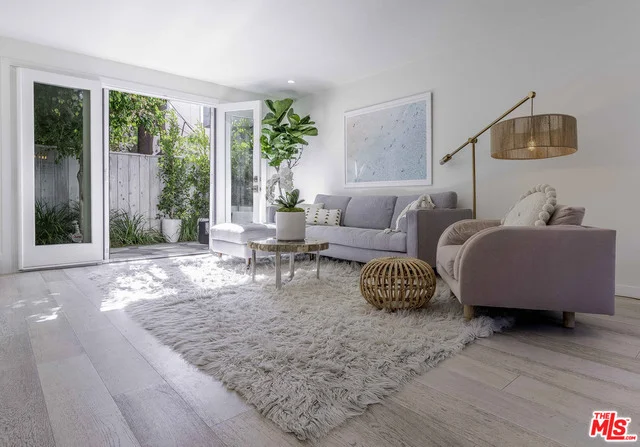 11754 Darlington, Los Angeles, CA 90049