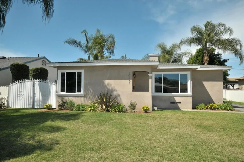 10261 Newville, Downey, CA 90241