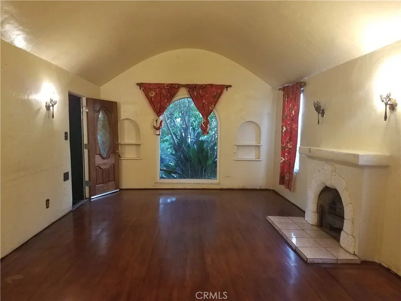 125 57th, Los Angeles, CA 90037
