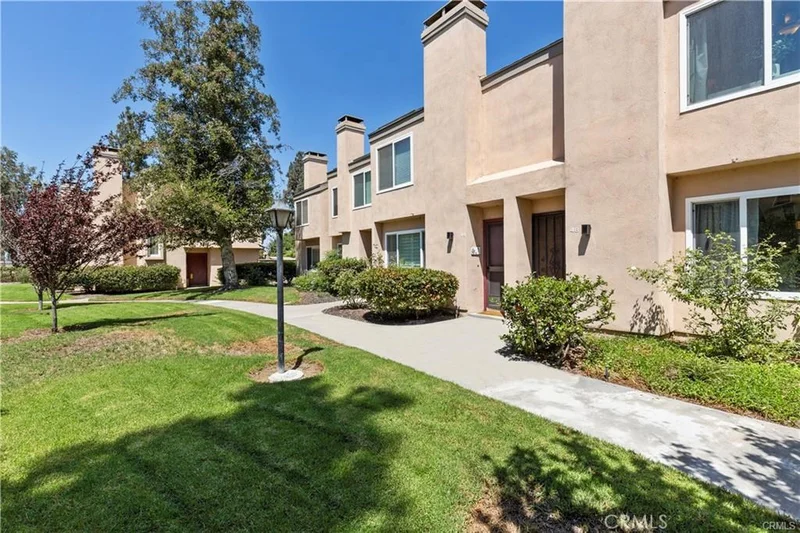101 Riverdale #61, Orange, CA 92865