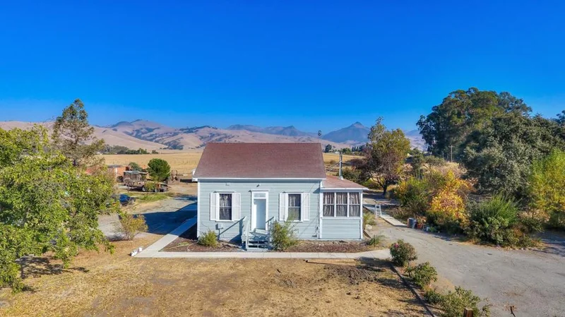 51 Dooling, Hollister, CA 95023
