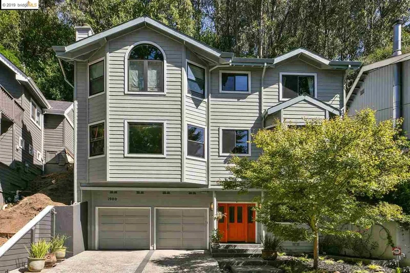 1900 Arrowhead Dr, Oakland, CA 94611