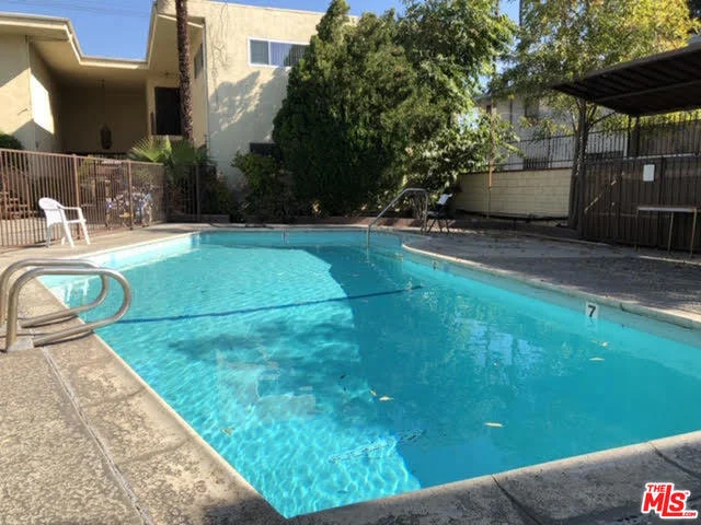 6133 Whitsett #1, North Hollywood, CA 91606