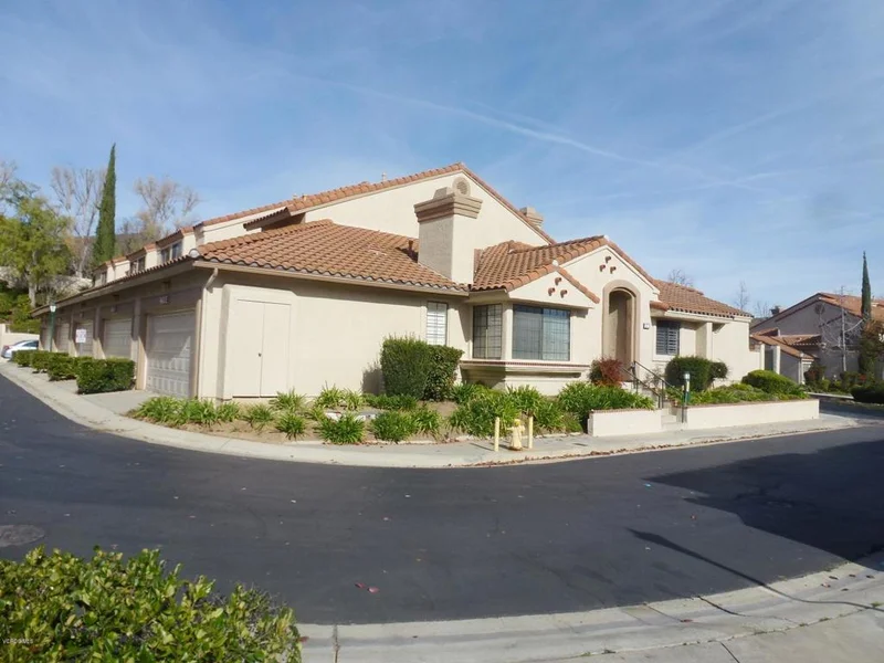 460 Country Club #E, Simi Valley, CA 93065