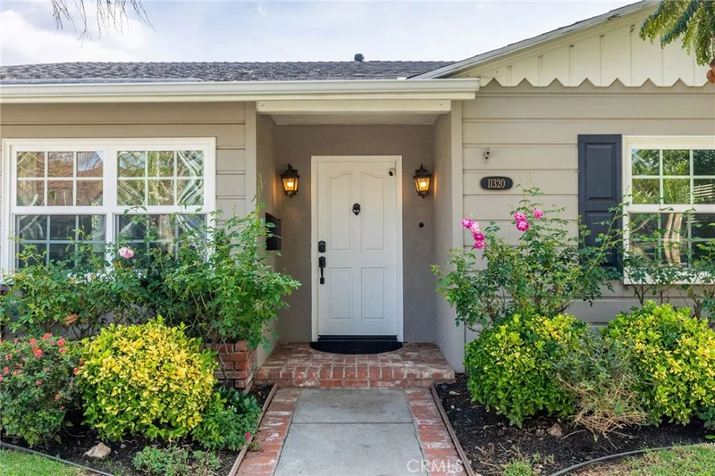 11320 Gladwin, Los Angeles, CA 90049