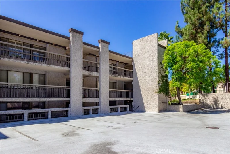 5555 Canyon Crest #1D, Riverside, CA 92507
