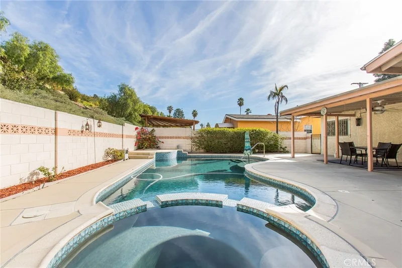 7910 Glenoaks, Sun Valley, CA 91352