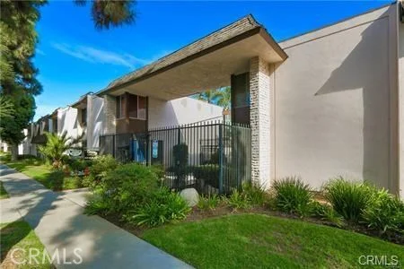 5500 Ackerfield #405, Long Beach, CA 90805