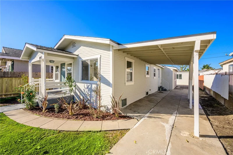 8913 Mettler, Los Angeles, CA 90003