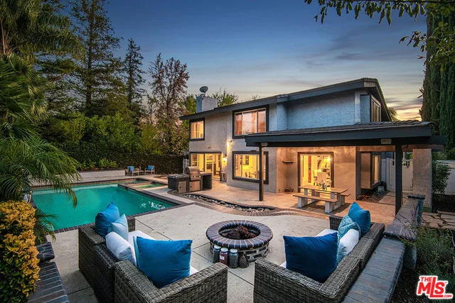 26901 Garret, Calabasas, CA 91301