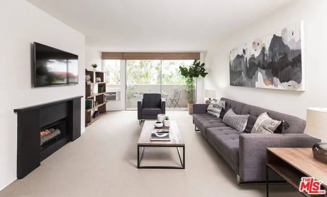 11645 Montana #237, Los Angeles, CA 90049