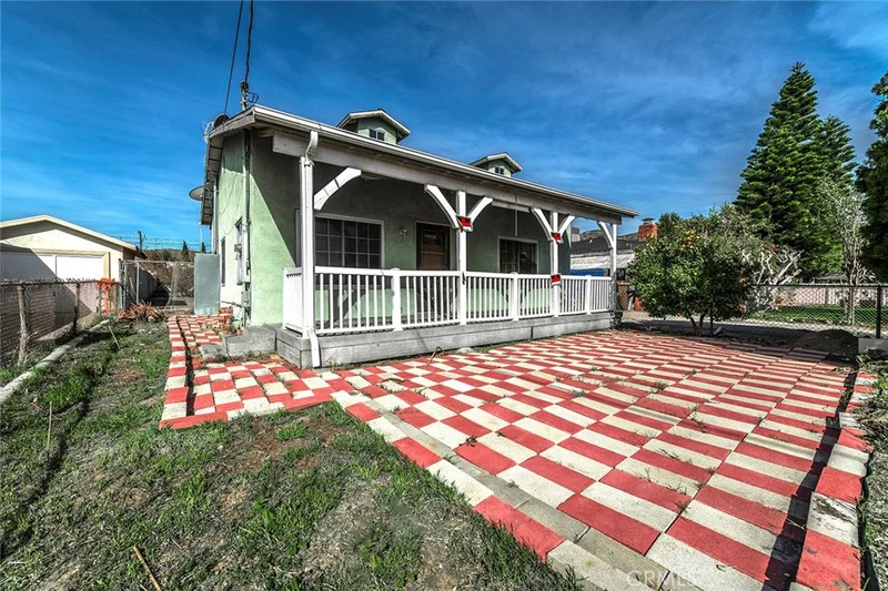 10343 Strathern, Sun Valley, CA 91352