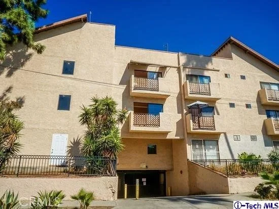 5125 Harold #301, Los Angeles, CA 90027