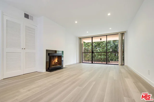 911 Kings #113, West Hollywood, CA 90069