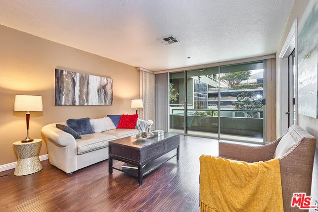 880 1st #307, Los Angeles, CA 90012