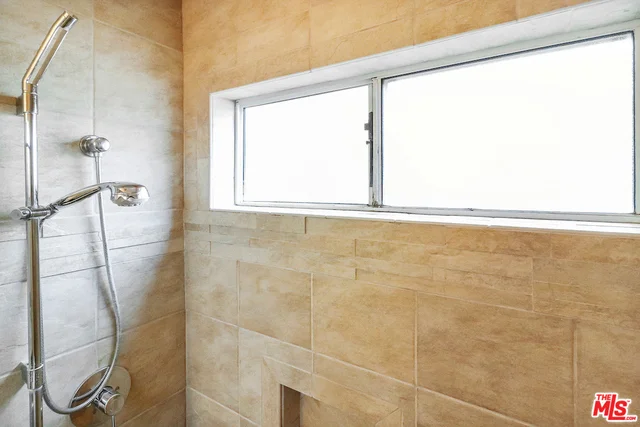 2702 11th #1, Santa Monica, CA 90405