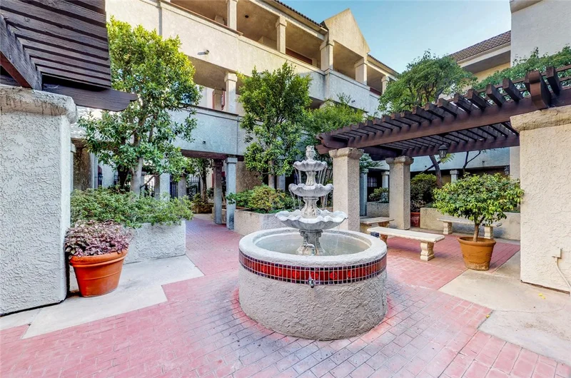 124 Monterey #118, South Pasadena, CA 91030