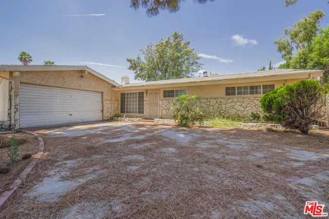 11433 Camaloa, Sylmar, CA 91342