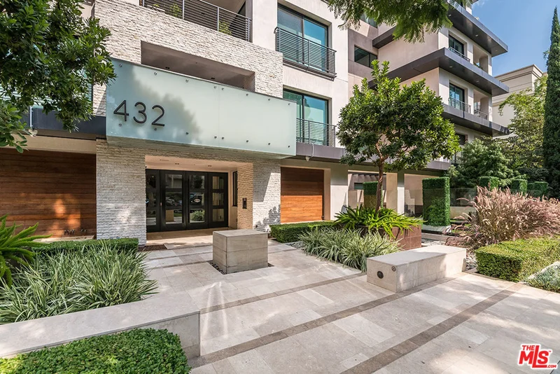 432 Oakhurst #204, Beverly Hills, CA 90210