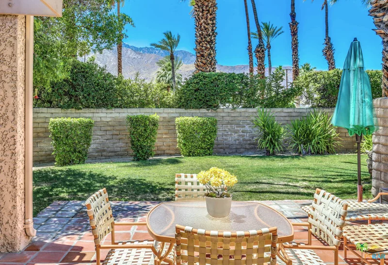 851 Calle De Flora, Palm Springs, CA 92262