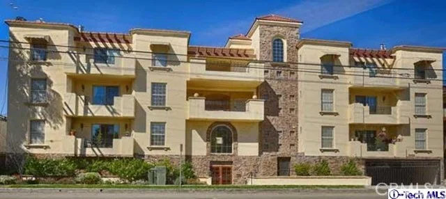 12407 Moorpark #204, Studio City, CA 91604