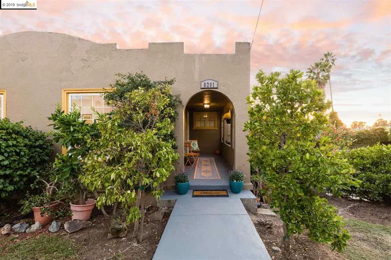 6201 Majestic Ave, Oakland, CA 94605