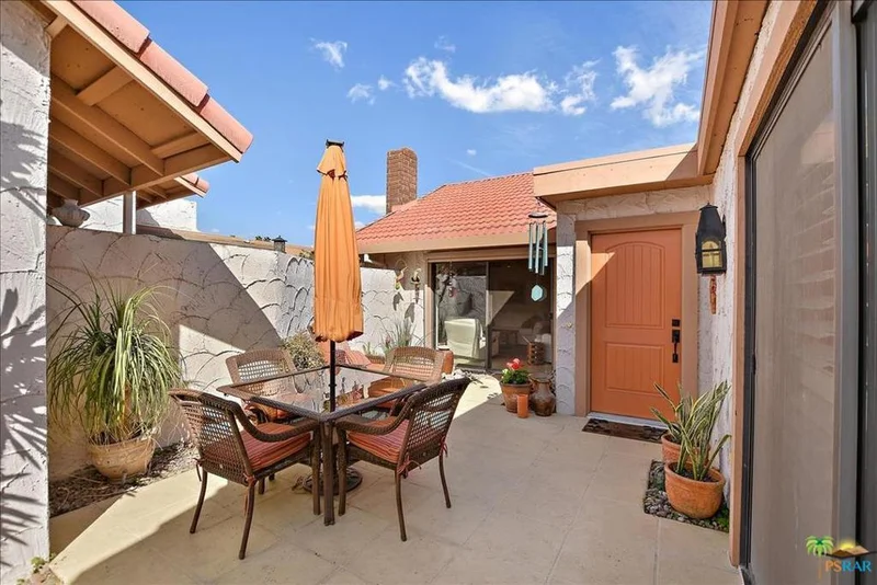 2255 Miramonte #C, Palm Springs, CA 92264