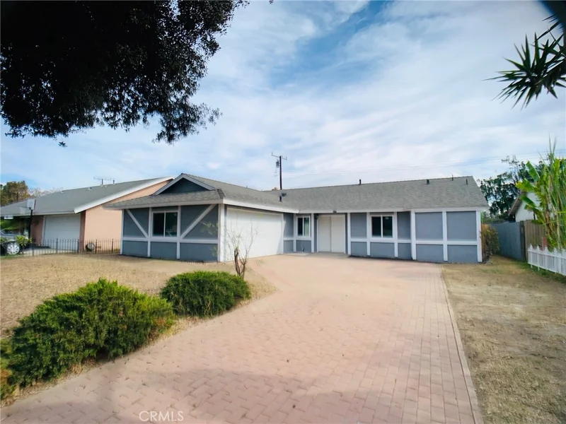 909 Diamond, Santa Ana, CA 92704