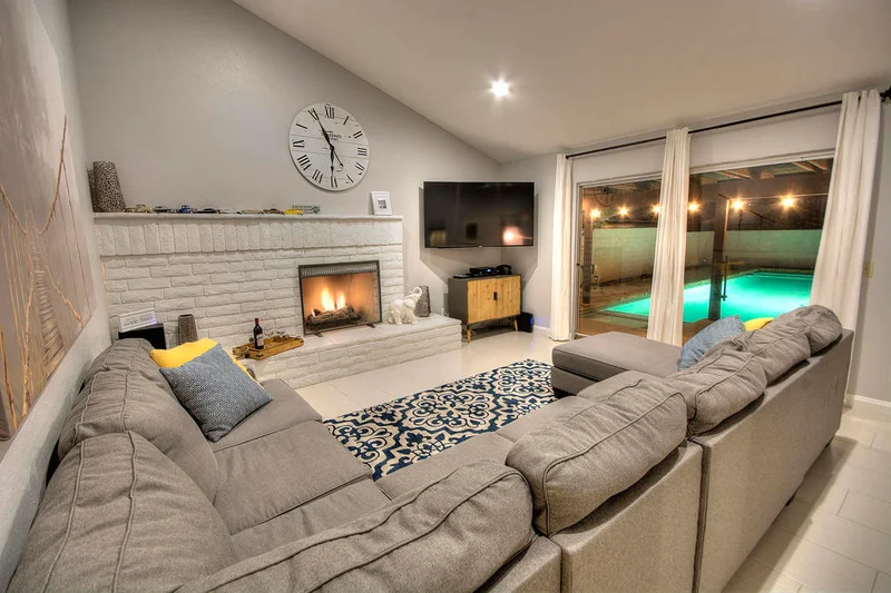76788 New York, Palm Desert, CA 92211