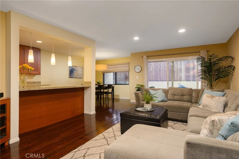 123 Oak #105, El Segundo, CA 90245