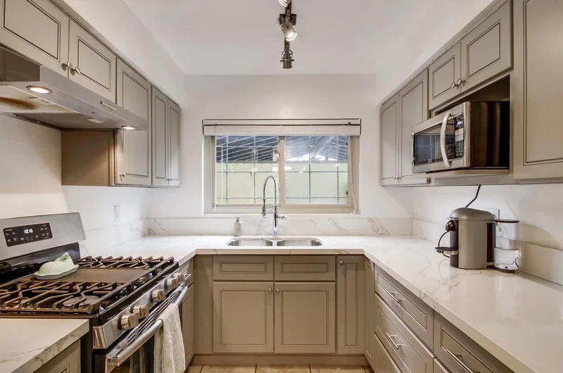 4126 Loma Riviera Ln, San Diego, CA 92110