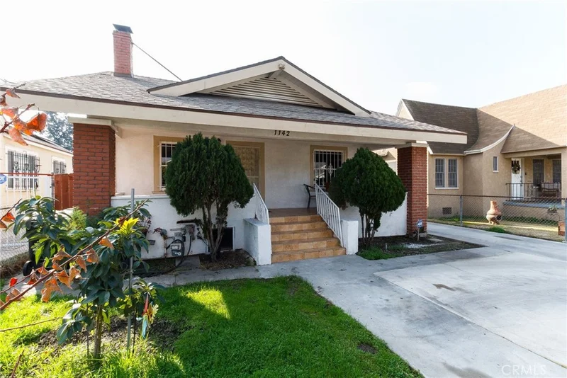 1142 68th, Los Angeles, CA 90044
