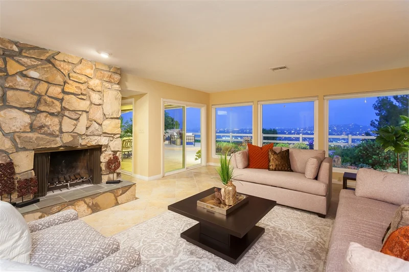 7950 Eastridge Dr, La Mesa, CA 91941