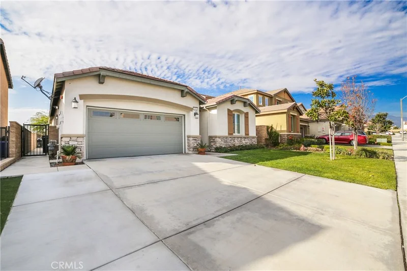 7872 Lemon Pepper, Fontana, CA 92336
