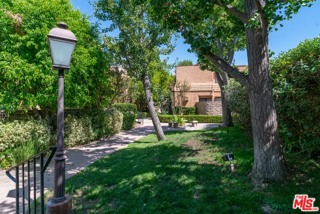 5243 Yarmouth #43, Encino, CA 91316