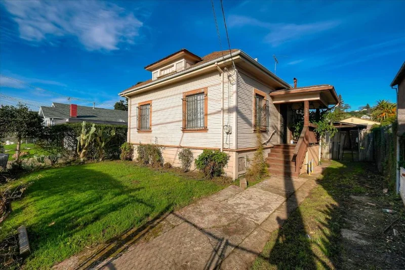 8850 Dowling, Oakland, CA 94605