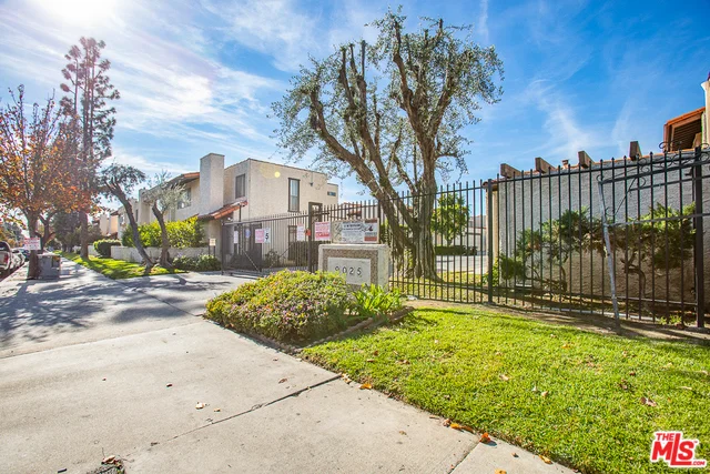 9025 Willis #113, Panorama City, CA 91402