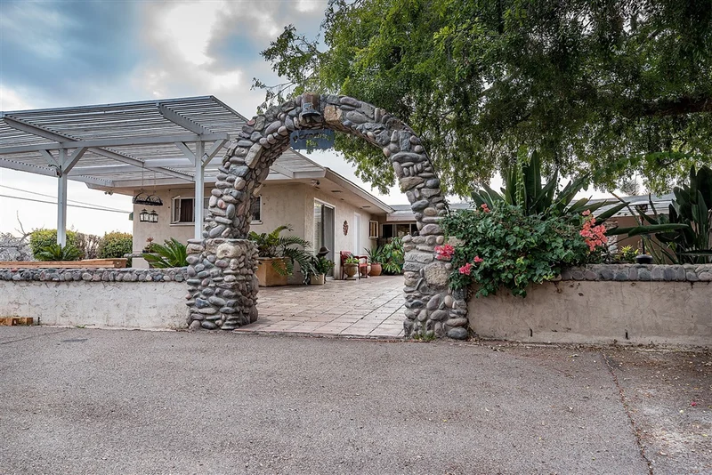 1898 Dehesa Rd, El Cajon, CA 92019