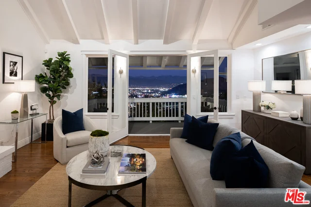 7825 Torreyson, Los Angeles, CA 90046