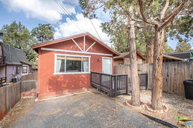 253 Santa Barbara, Sugarloaf, CA 92386