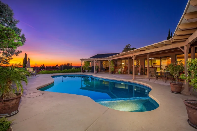 4333 Mount Helix Highlands Dr., La Mesa, CA 91941