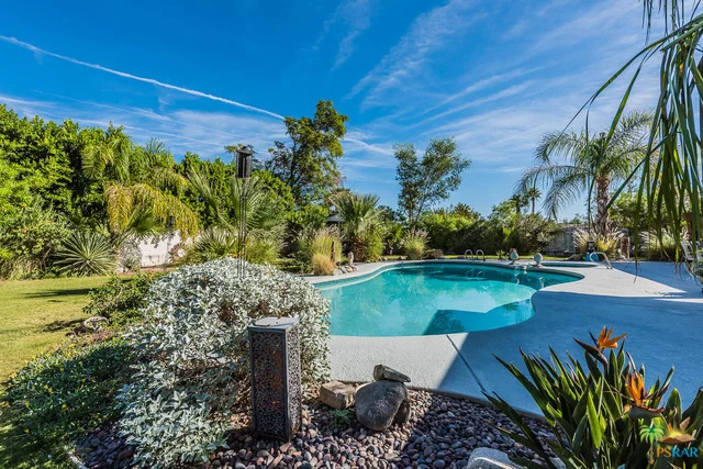 420 W Yorba Road, Palm Springs, CA 92262